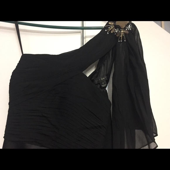 Elegant black dress - Picture 2 of 3